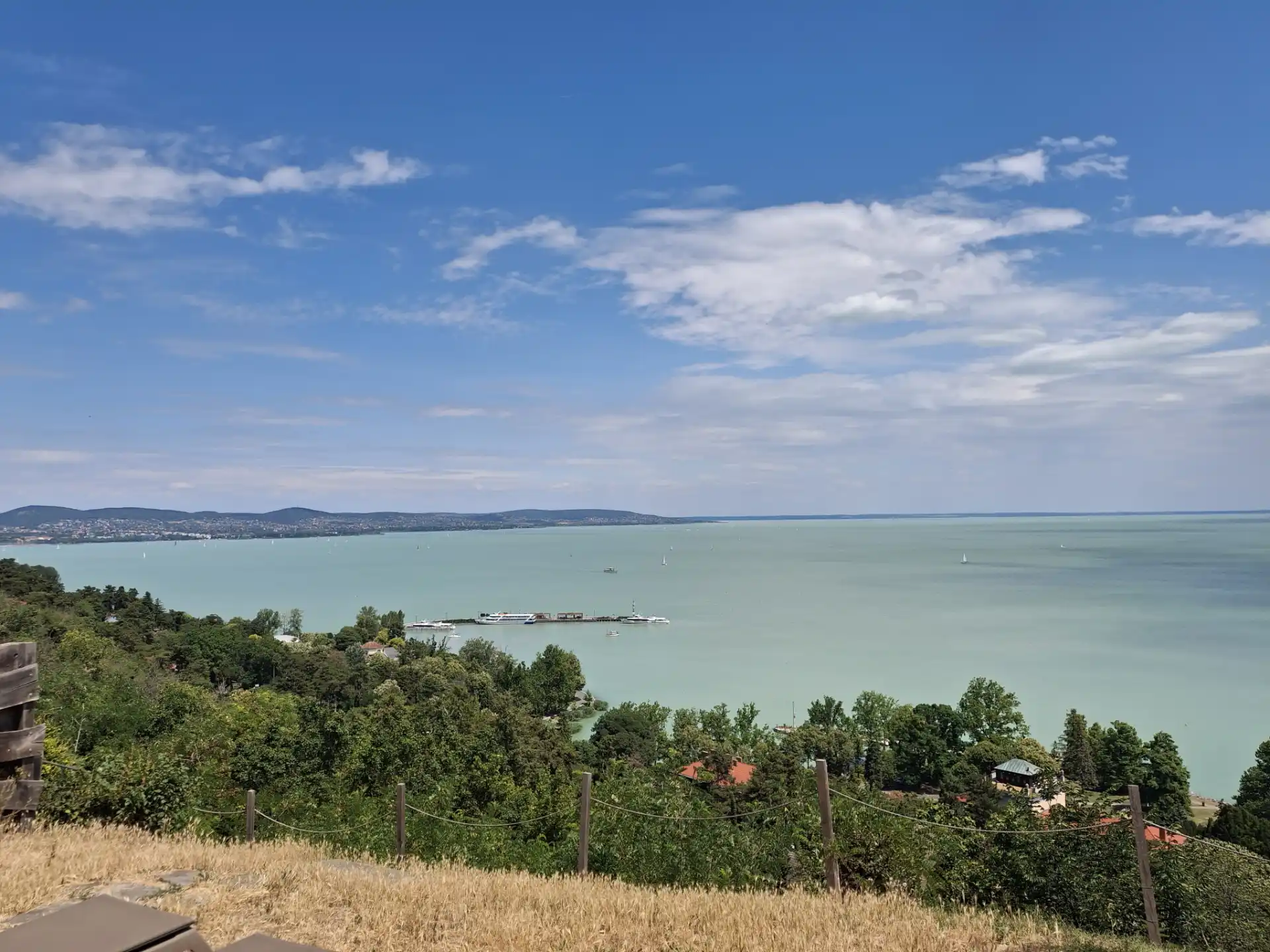 Napfelkelte a Balaton fölött, Tihany partjáról nézve